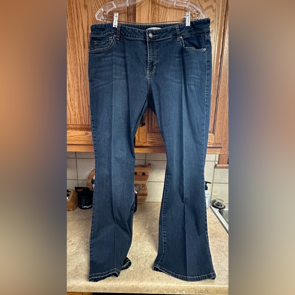 CAbi 120 Curvy Galaxy Boot Cut Jeans Medium Wash Jeans Size 16 EUC